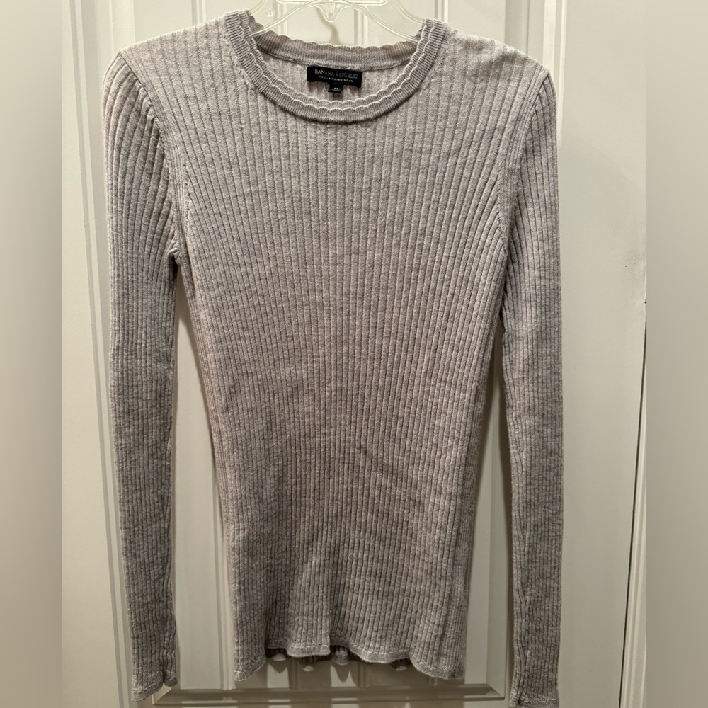 Banana Republic 100% soft merino wool sweater. Light gray. Lightly worn.
